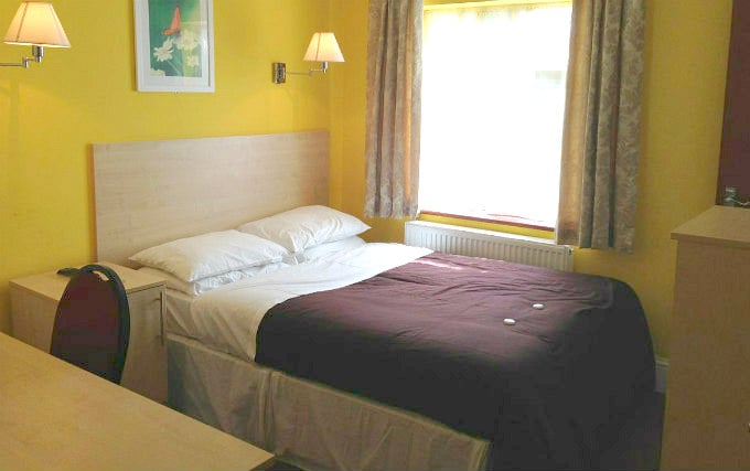 Double Room at Acton Town Apartments