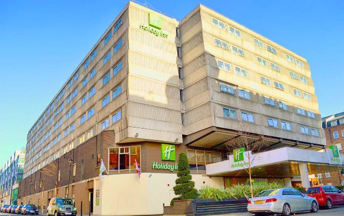 The entrance to Holiday Inn Regents Park