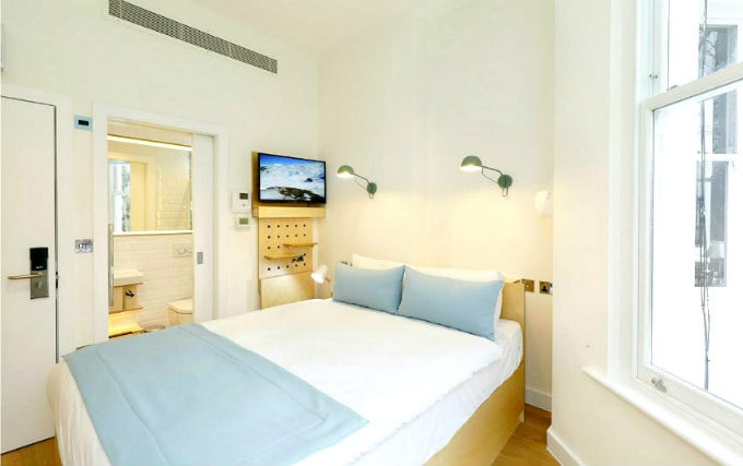 A comfortable double room at Kensington Stay