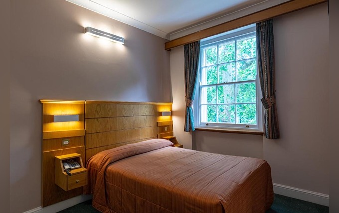 A comfortable double room at Nayland Hotel London